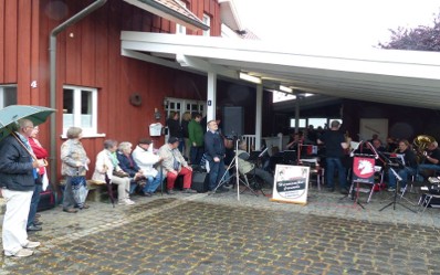 Photo: Visitors to the music festival in Ledde.